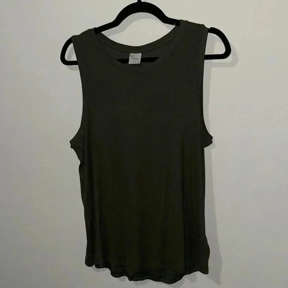 Athleta | hunter green athletic tank in size large. EUC. Very soft. - Picture 5 of 9